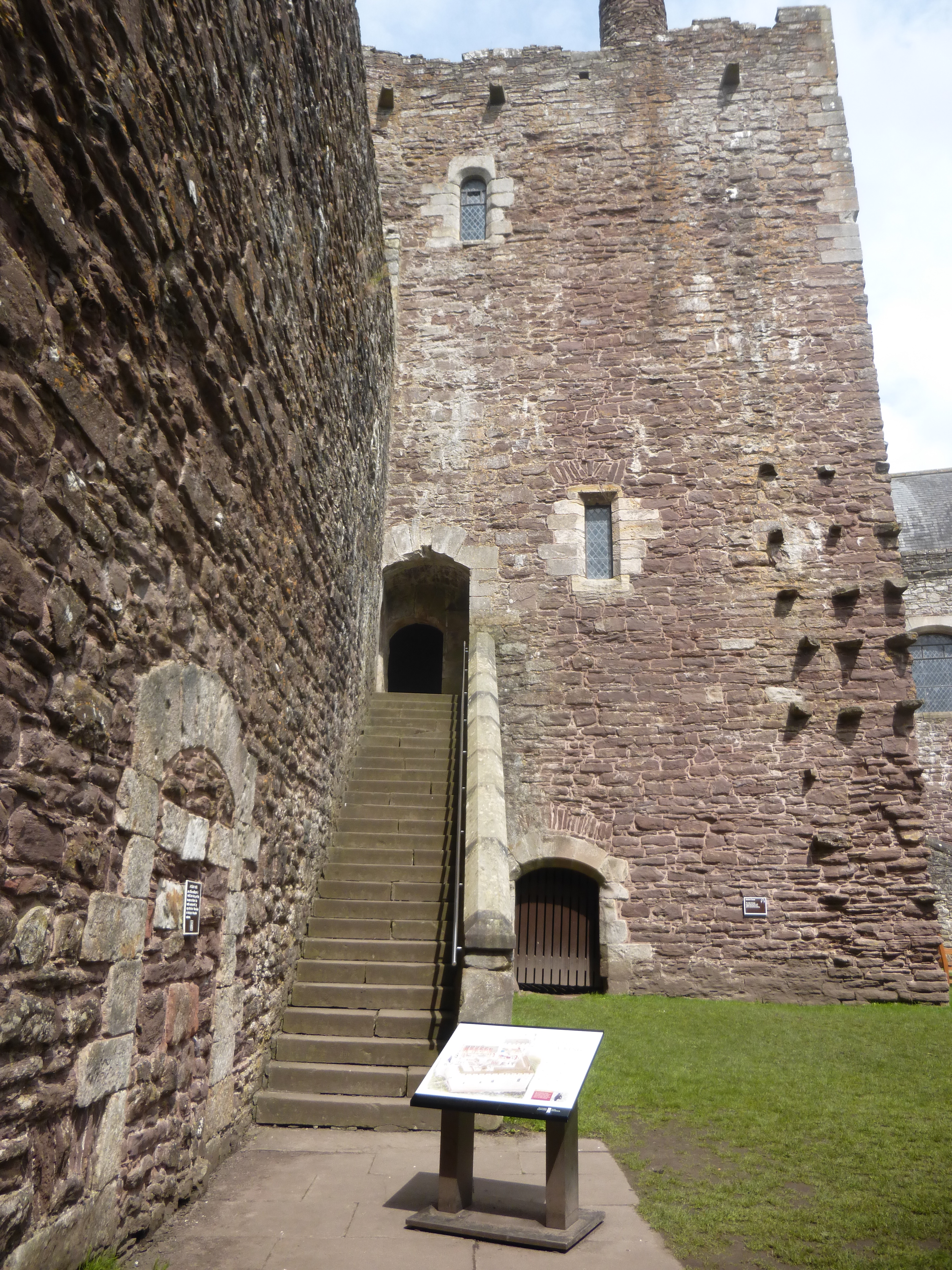 Castle Leoch (Doune Castle) | My Outlander Adventure3456 x 4608